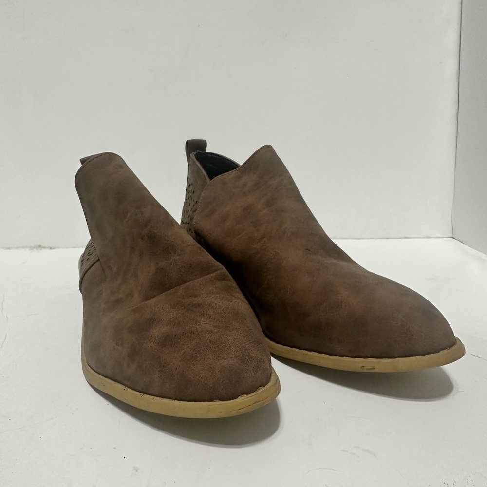 Women’s Brown Slip-On Shoes Flat Boots